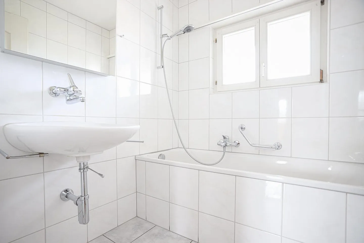 Living in a central location - Photo 7 of 10