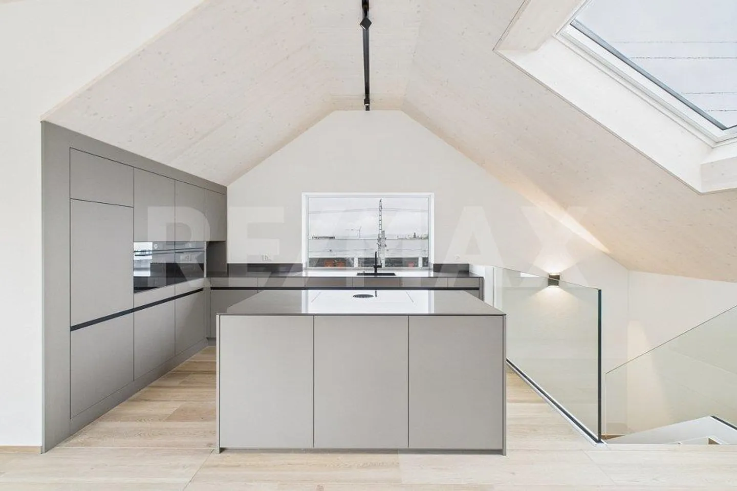 Duplex moderne avec vue sur les montagnes - Photo 3 sur 13