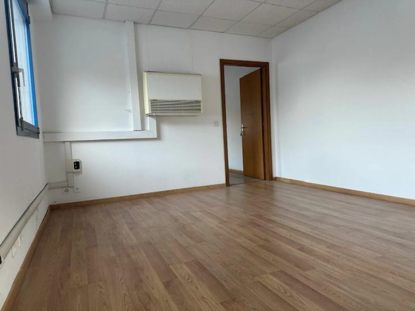 Offices for rent - Photo 10 of 18