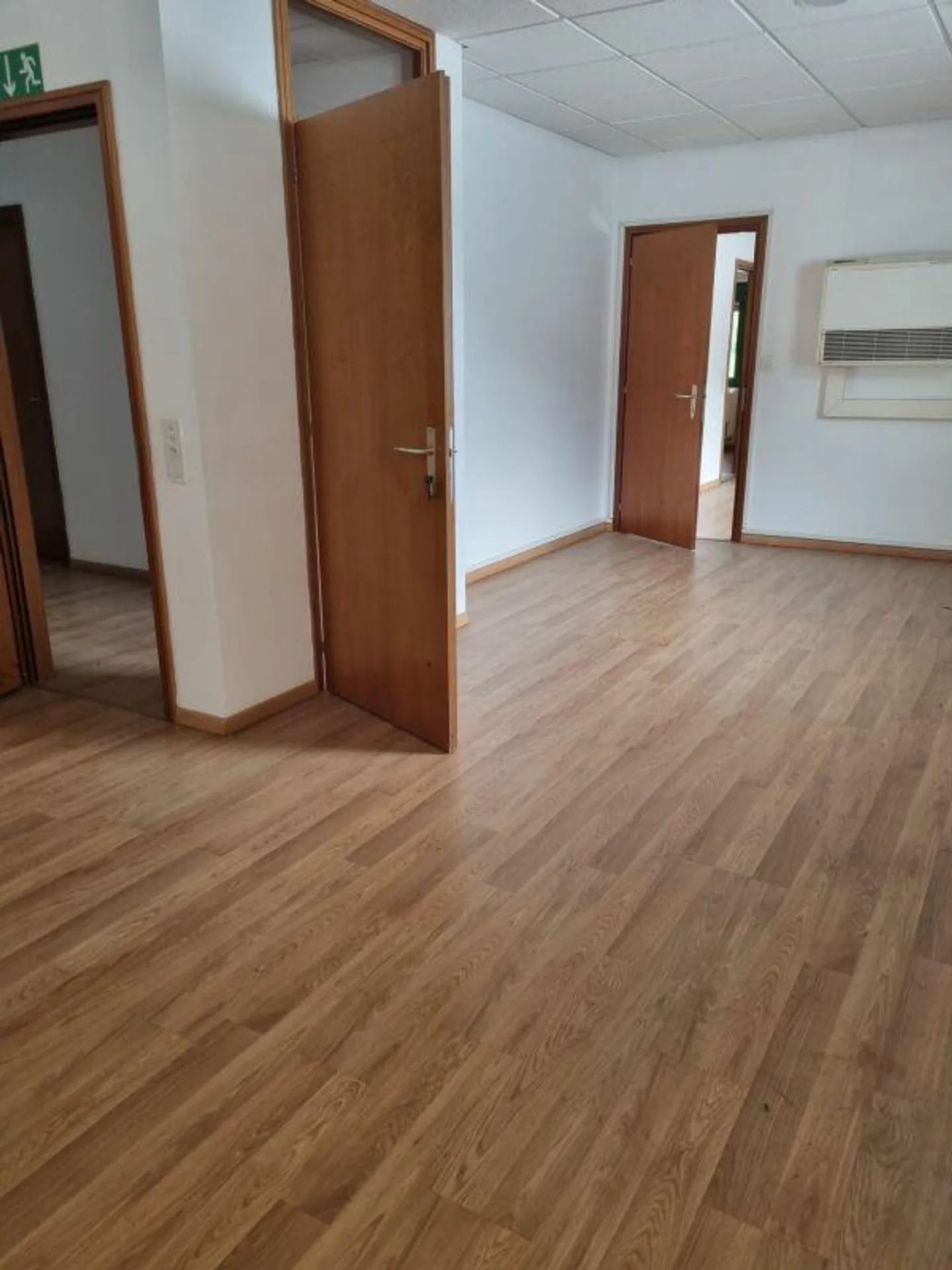 Offices for rent - Photo 11 of 18