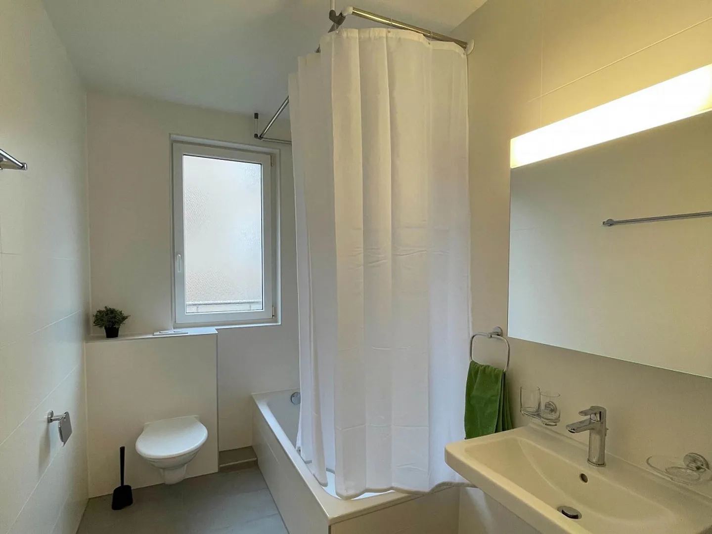 Take a break by the lake! - Photo 10 of 21