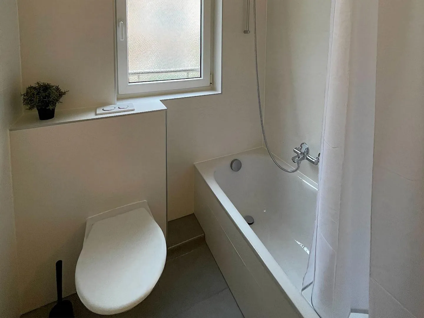 Take a break by the lake! - Photo 11 of 21