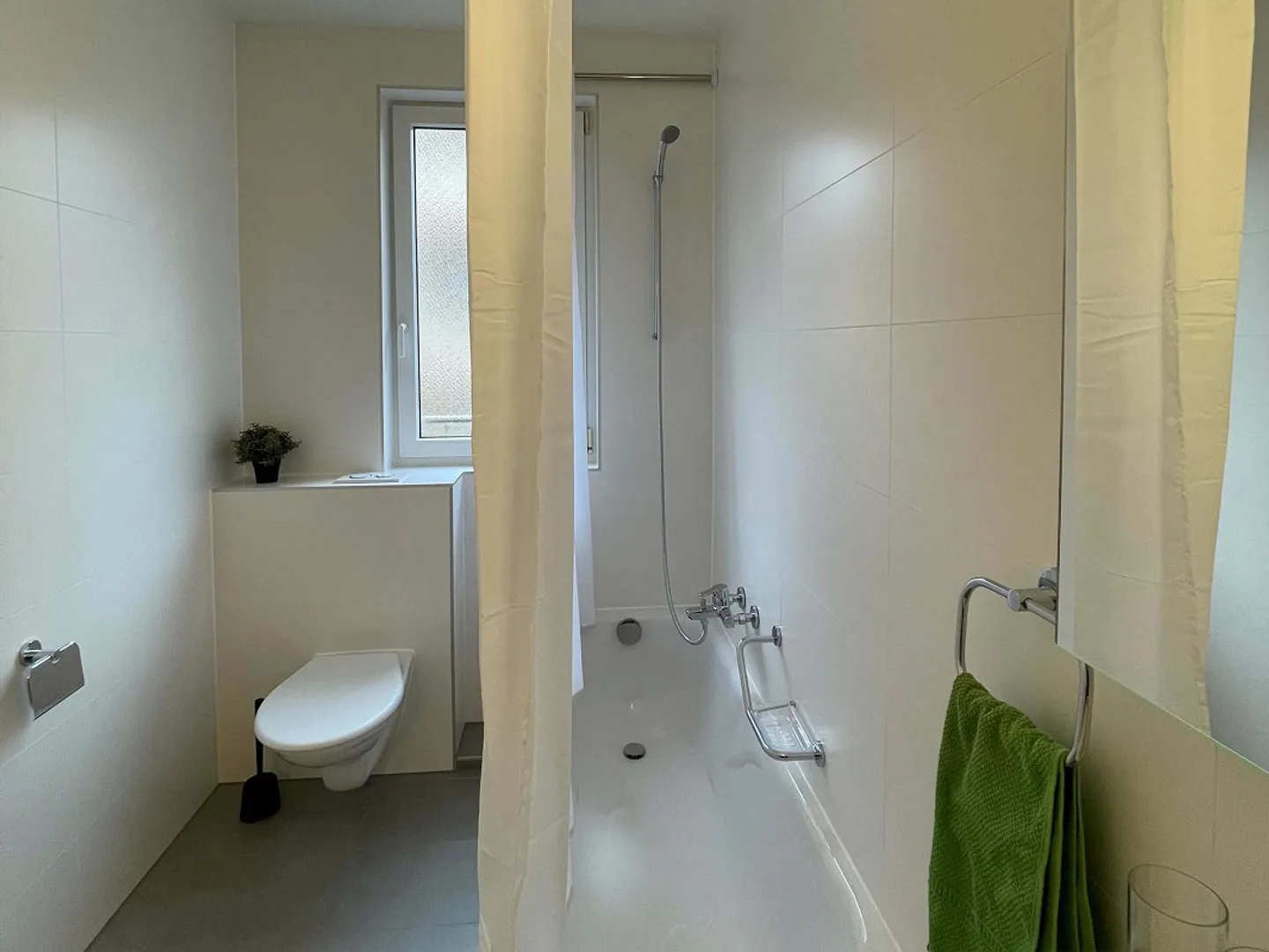 Take a break by the lake! - Photo 13 of 21