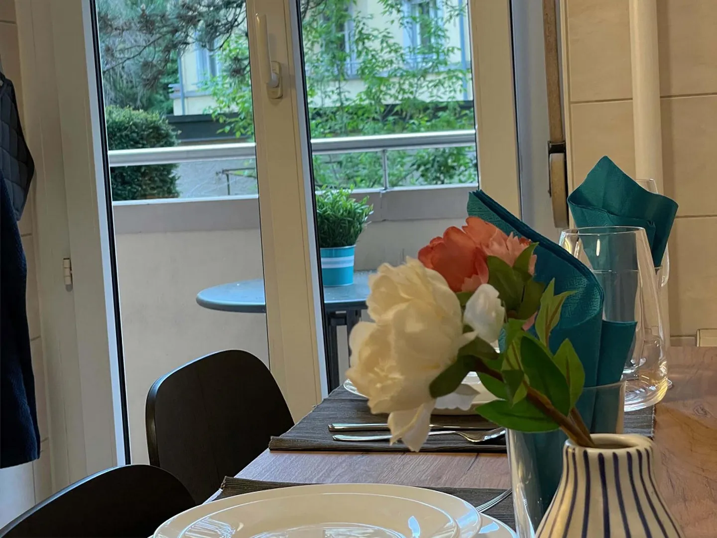 Take a break by the lake! - Photo 16 of 21