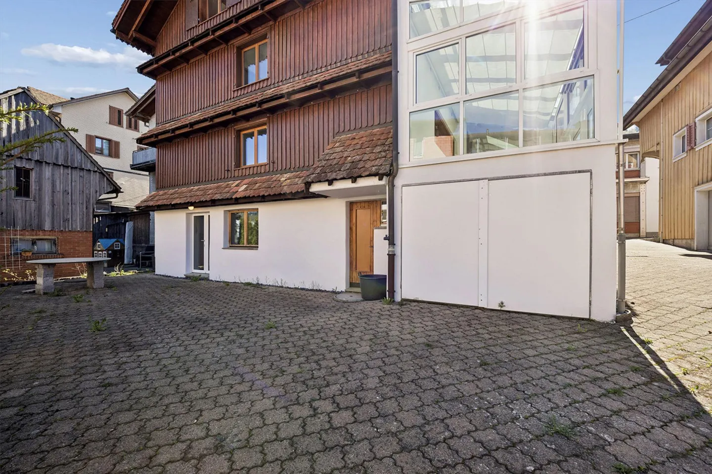 Rustic detached house in a central location - Photo 3 of 10