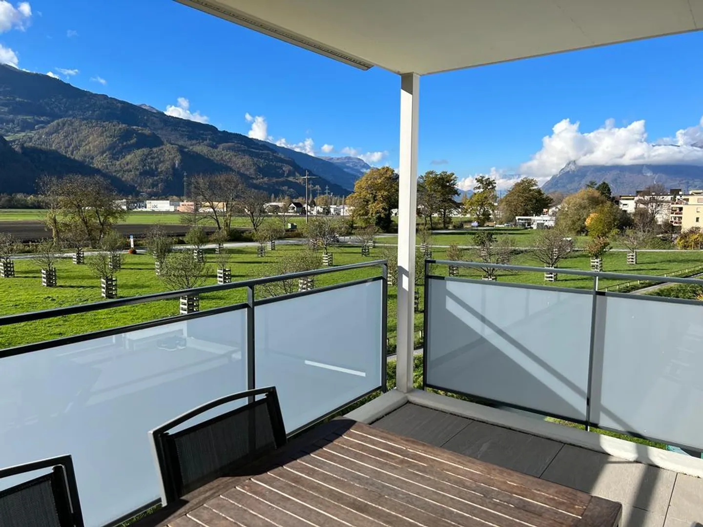 3.5 Zimmer Wohnung inkl. 2x Einstellhallenpätze - Foto 1 von 11