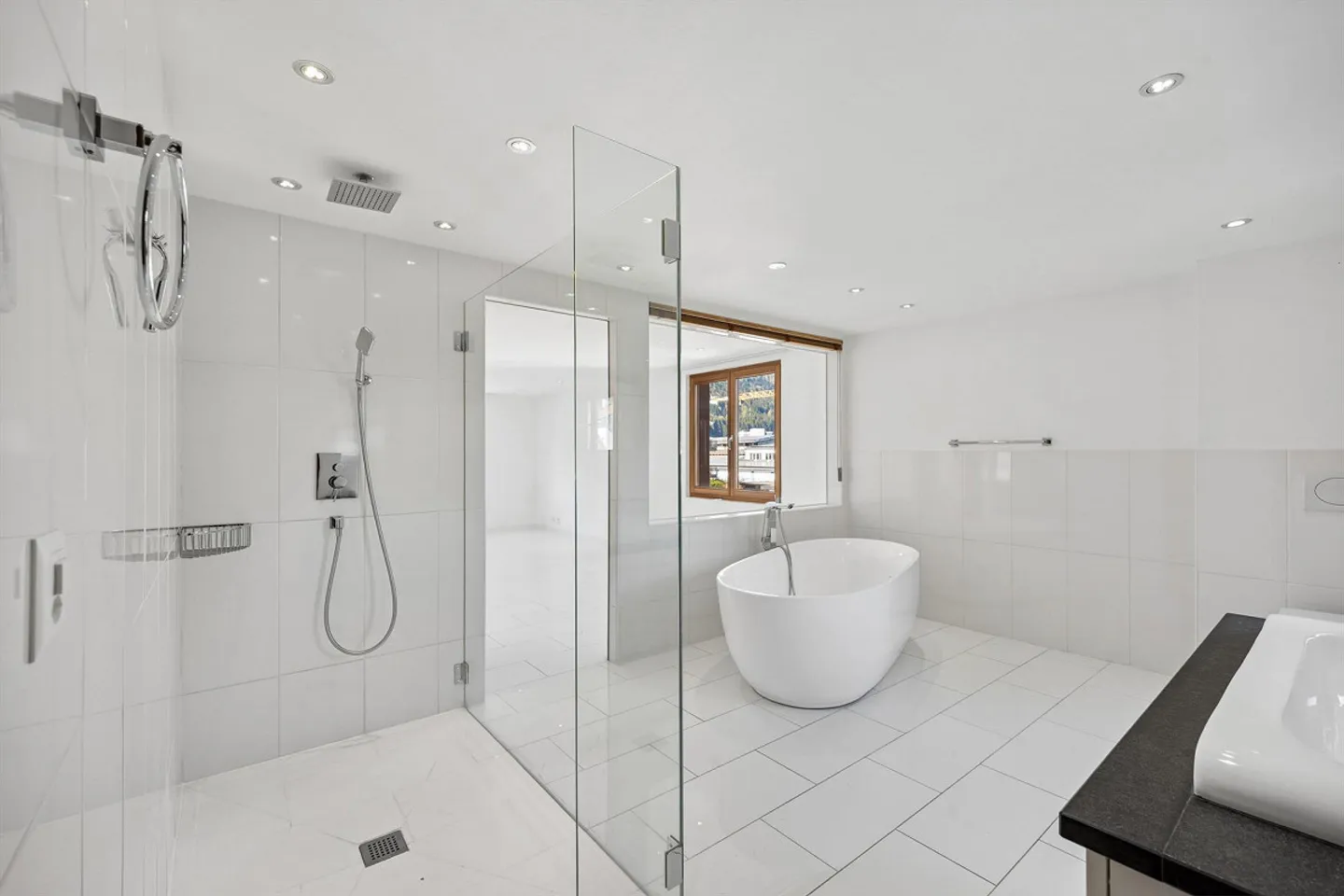 Rustic detached house in a central location - Photo 8 of 10