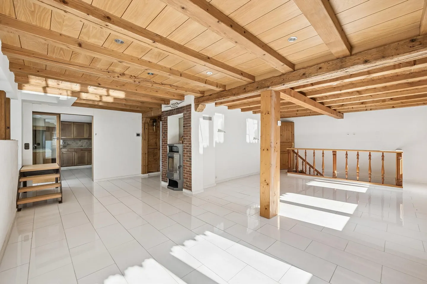 Rustic detached house in a central location - Photo 5 of 10