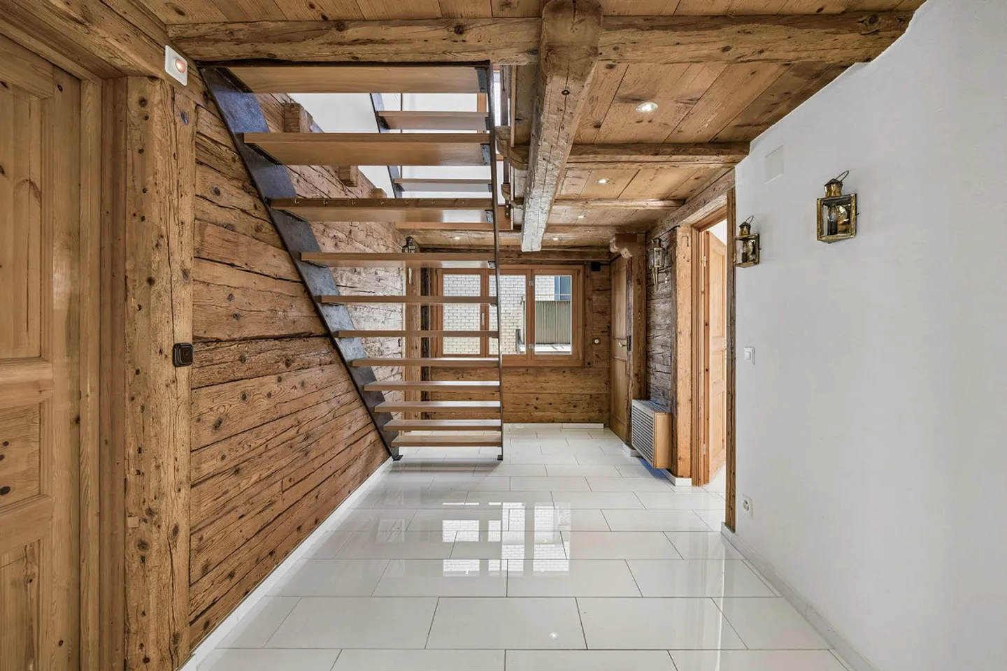 Rustic detached house in a central location - Photo 6 of 10