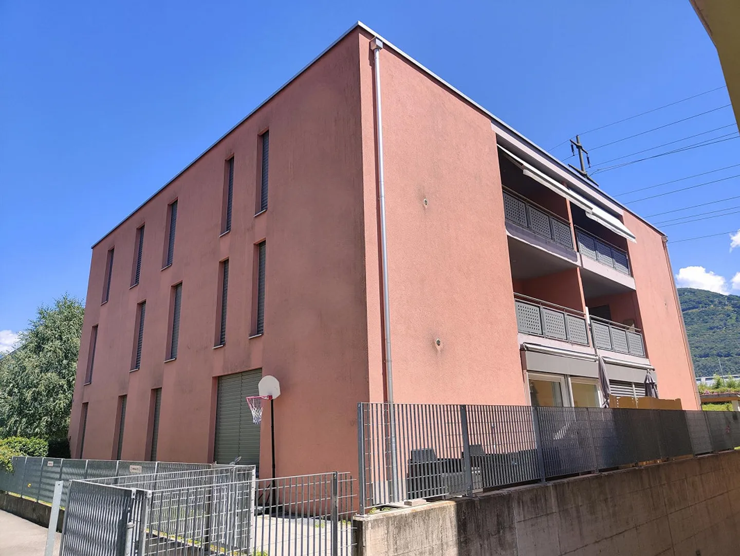 Appartement 4 ½ pièces, 2ème et dernier étage, quartier résidentiel de Monte Carasso - Photo 2 sur 17