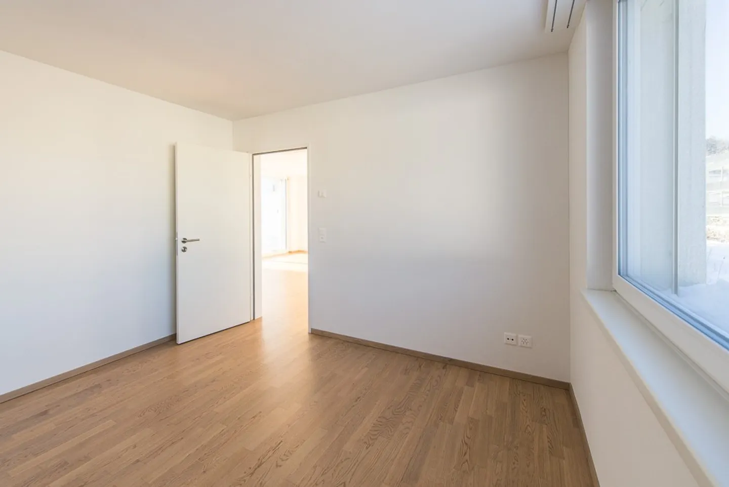 Sunny Apartment! - Photo 8 of 11