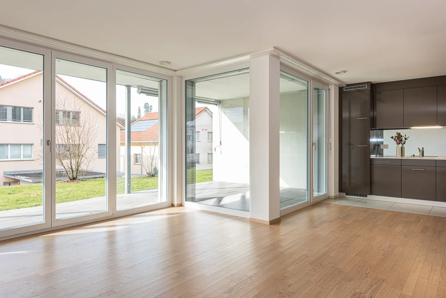Sunny Apartment! - Photo 2 of 11