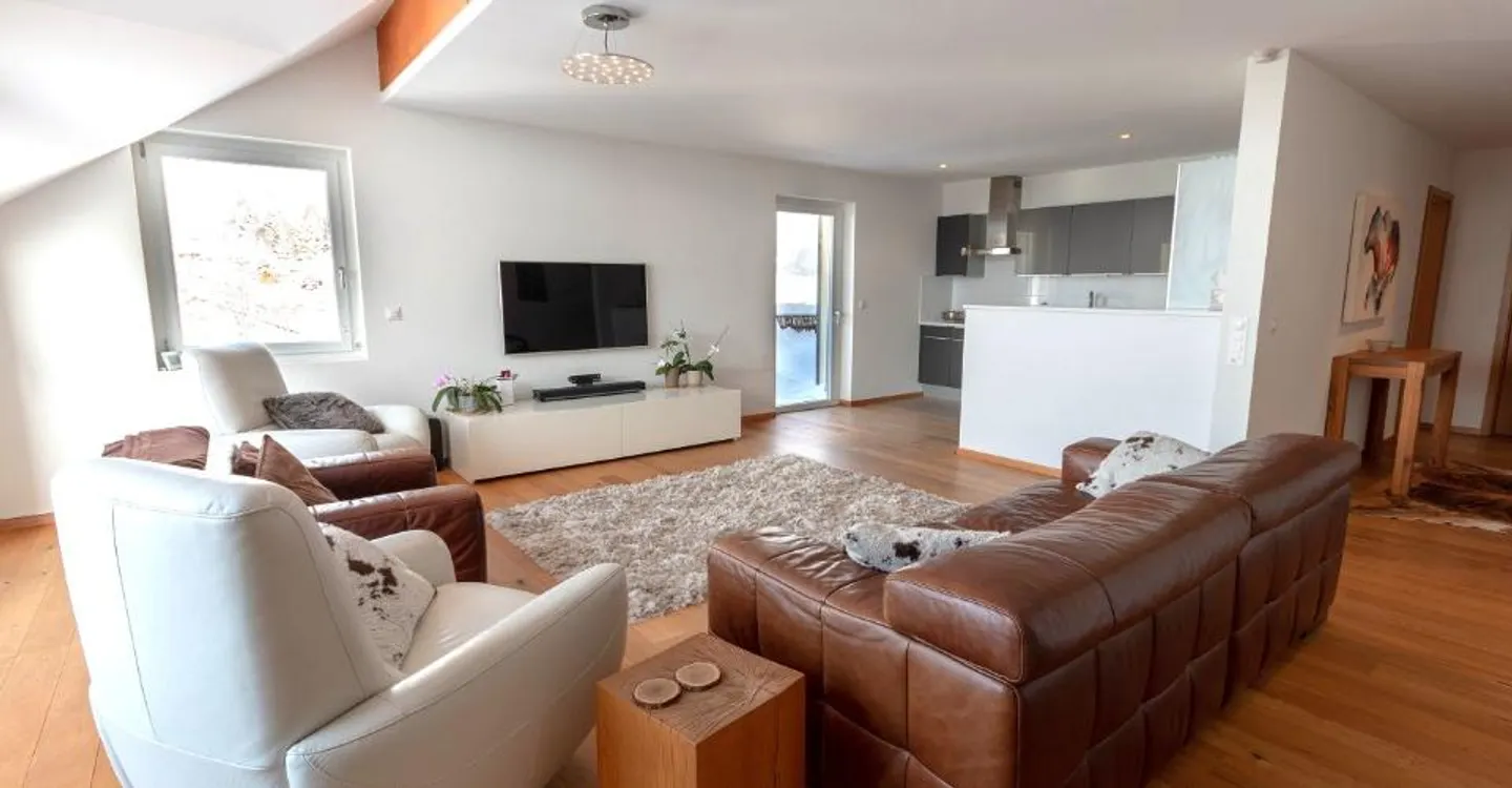 Magnificent penthouse apartment with 4.5 rooms in Saint-Cergue - Photo 2 of 13