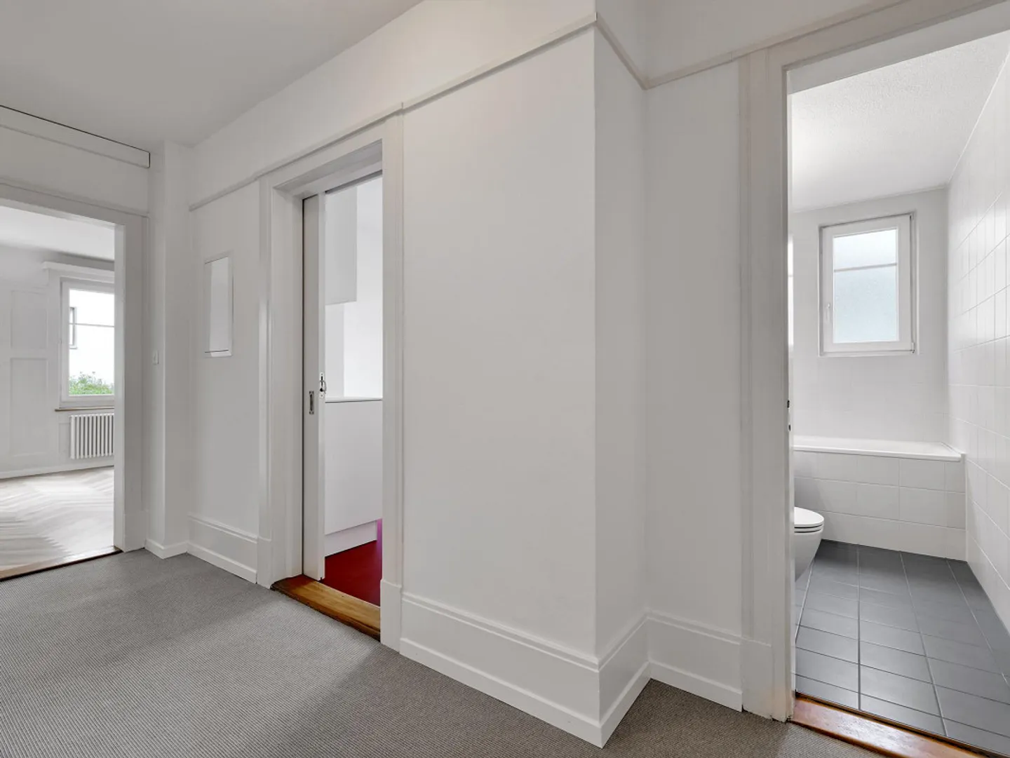 Appartement de 3,5 pièces entièrement rénové dans un charmant immeuble ancien - Photo 4 sur 16