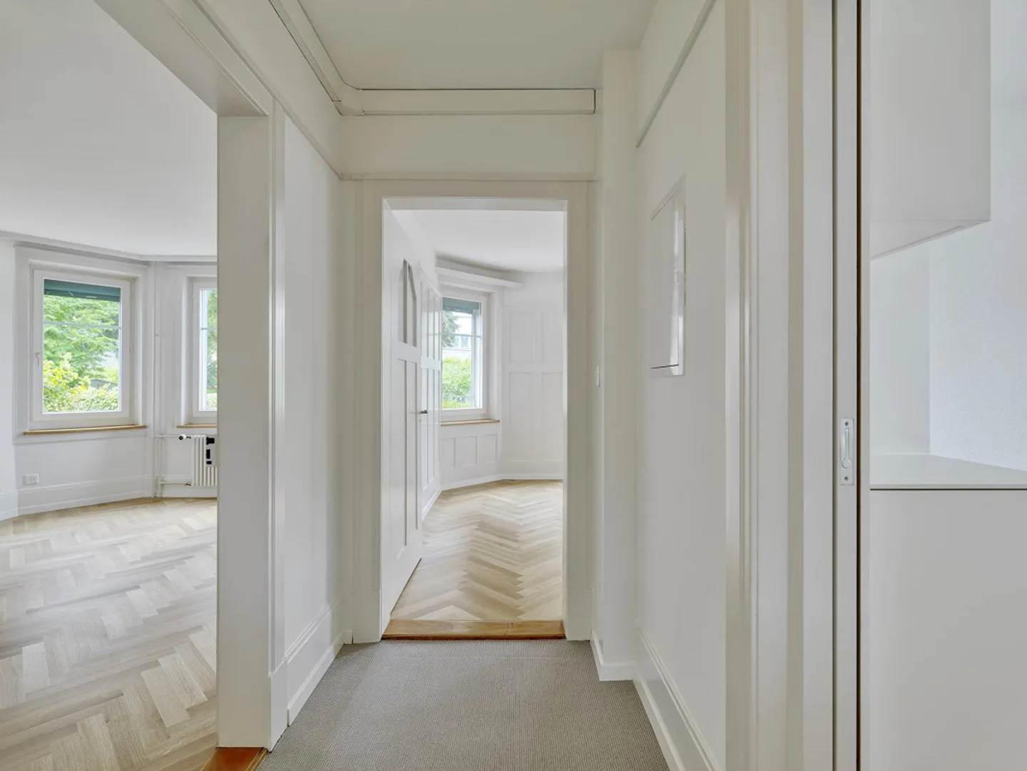 Appartement de 3,5 pièces entièrement rénové dans un charmant immeuble ancien - Photo 9 sur 16