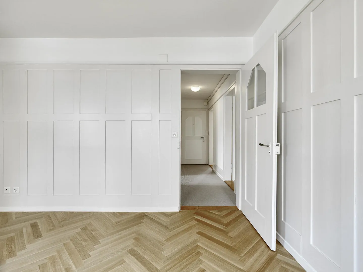 Appartement de 3,5 pièces entièrement rénové dans un charmant immeuble ancien - Photo 12 sur 16