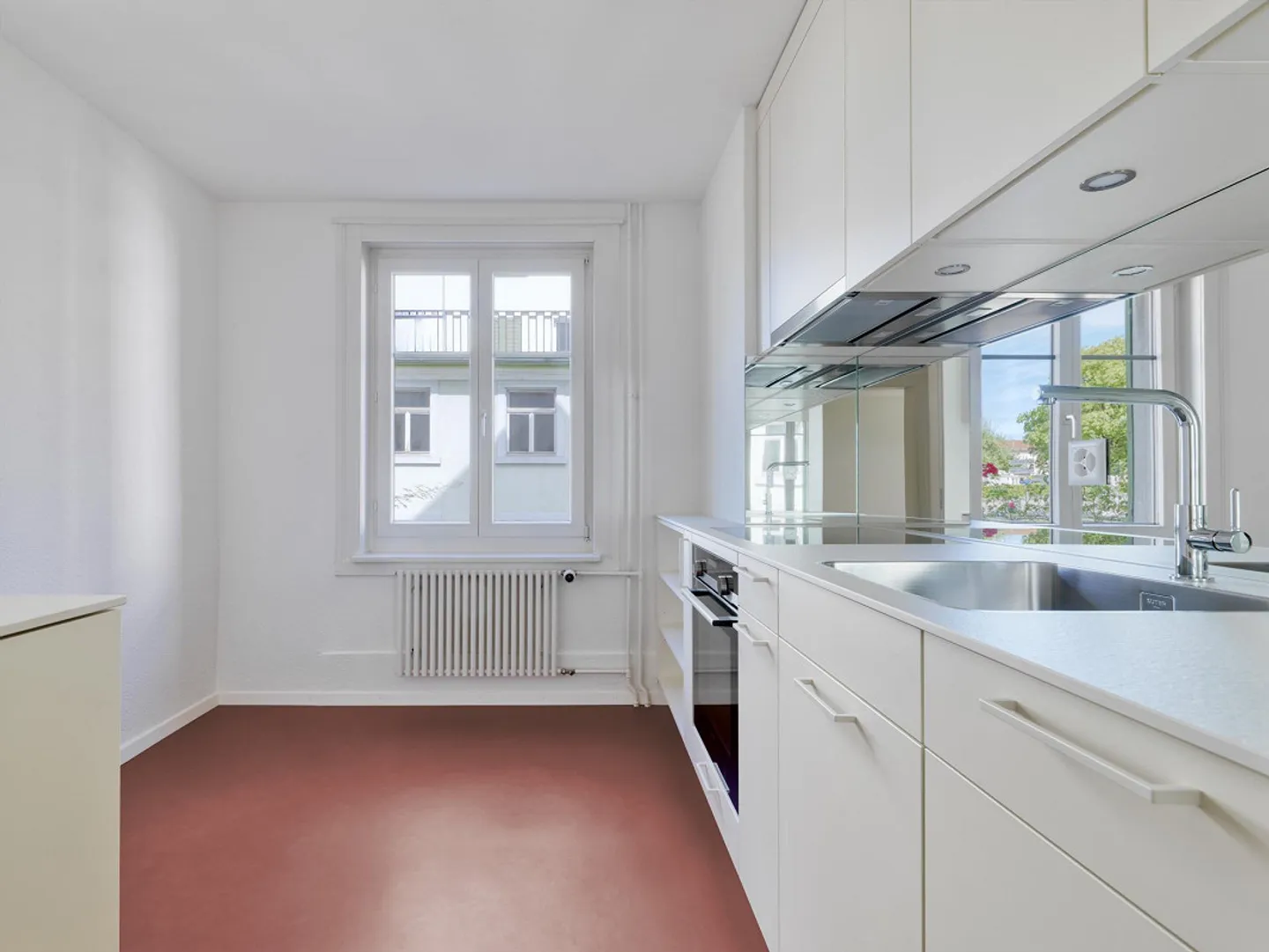 Appartement de 3,5 pièces entièrement rénové dans un charmant immeuble ancien - Photo 14 sur 16