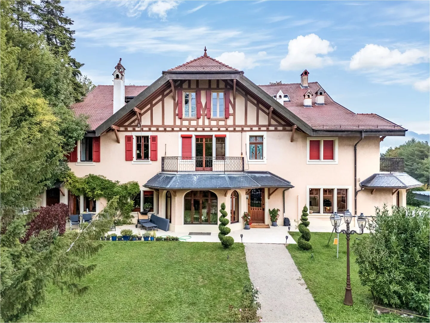 Elegant Estate with Lake Views - Photo 18 of 23