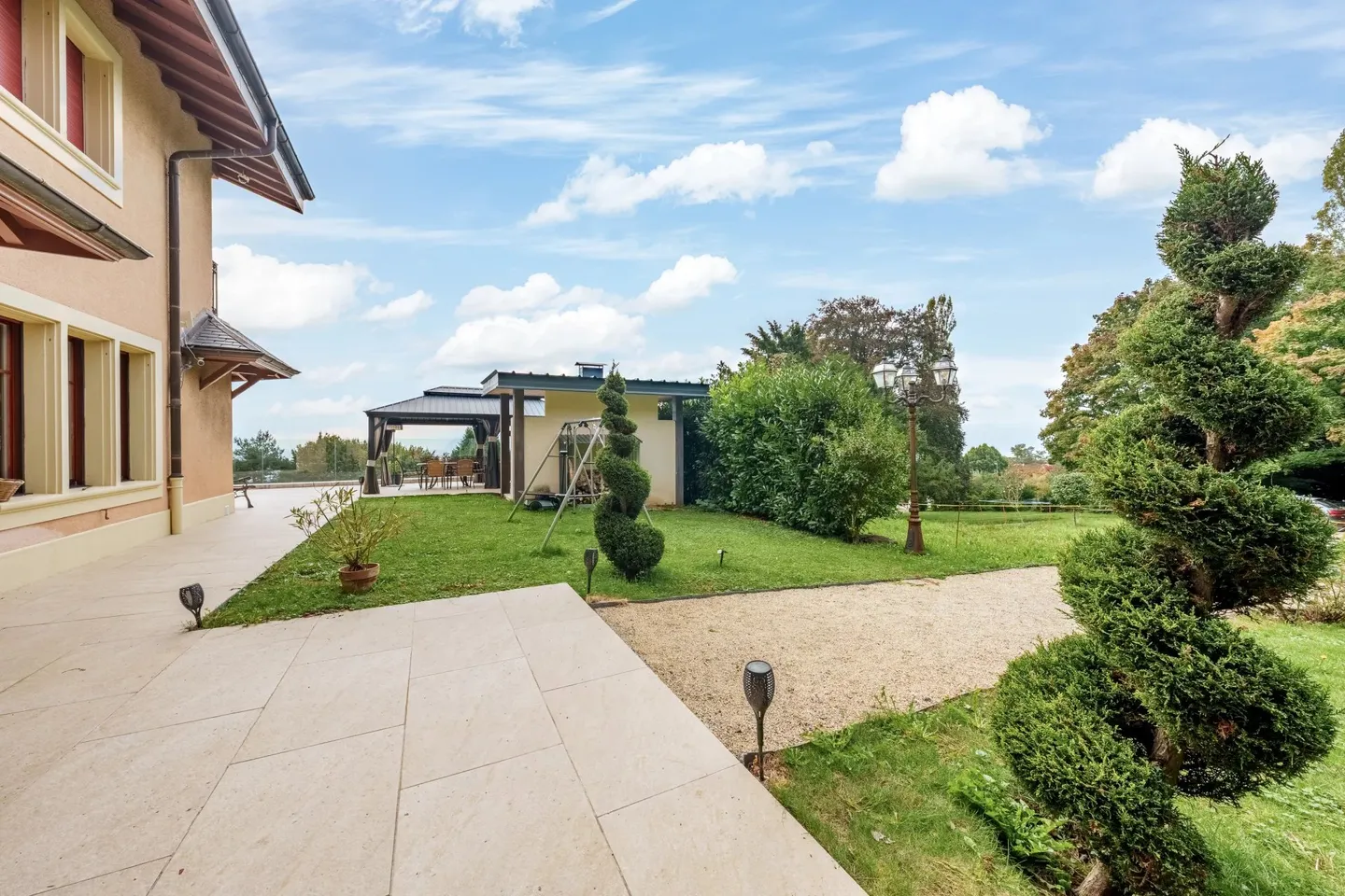Elegant Estate with Lake Views - Photo 19 of 23