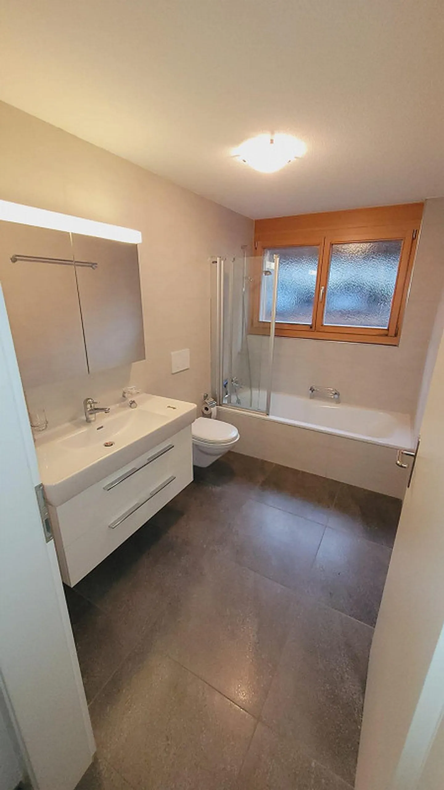 Bellissimo appartamento 4.5 stanze quasi nuovo - Foto 3 di 7