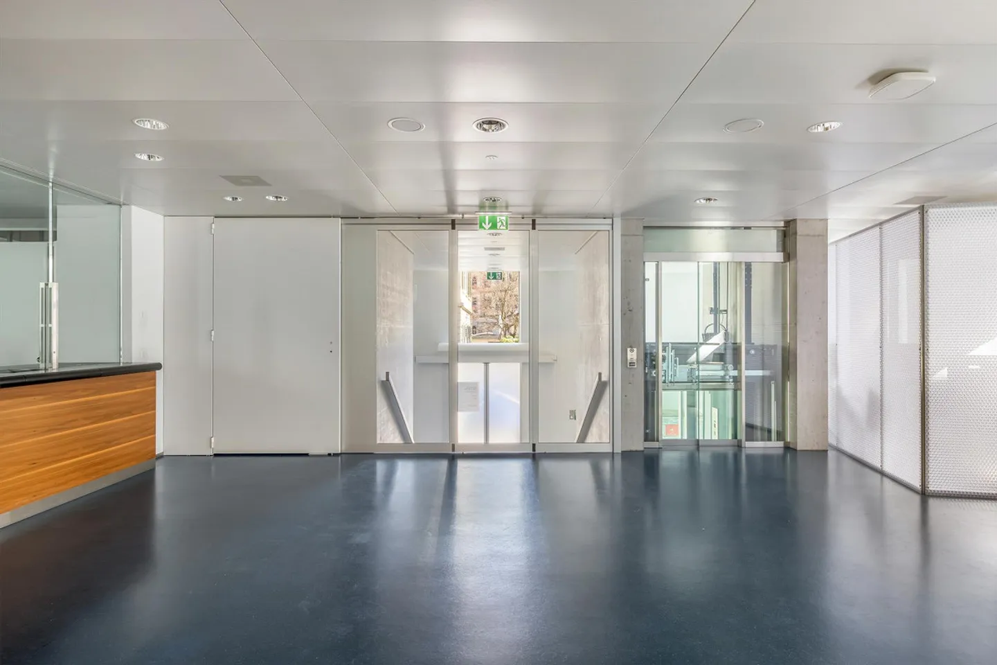 Espaces bancaires et de bureaux représentatifs - Photo 10 sur 15