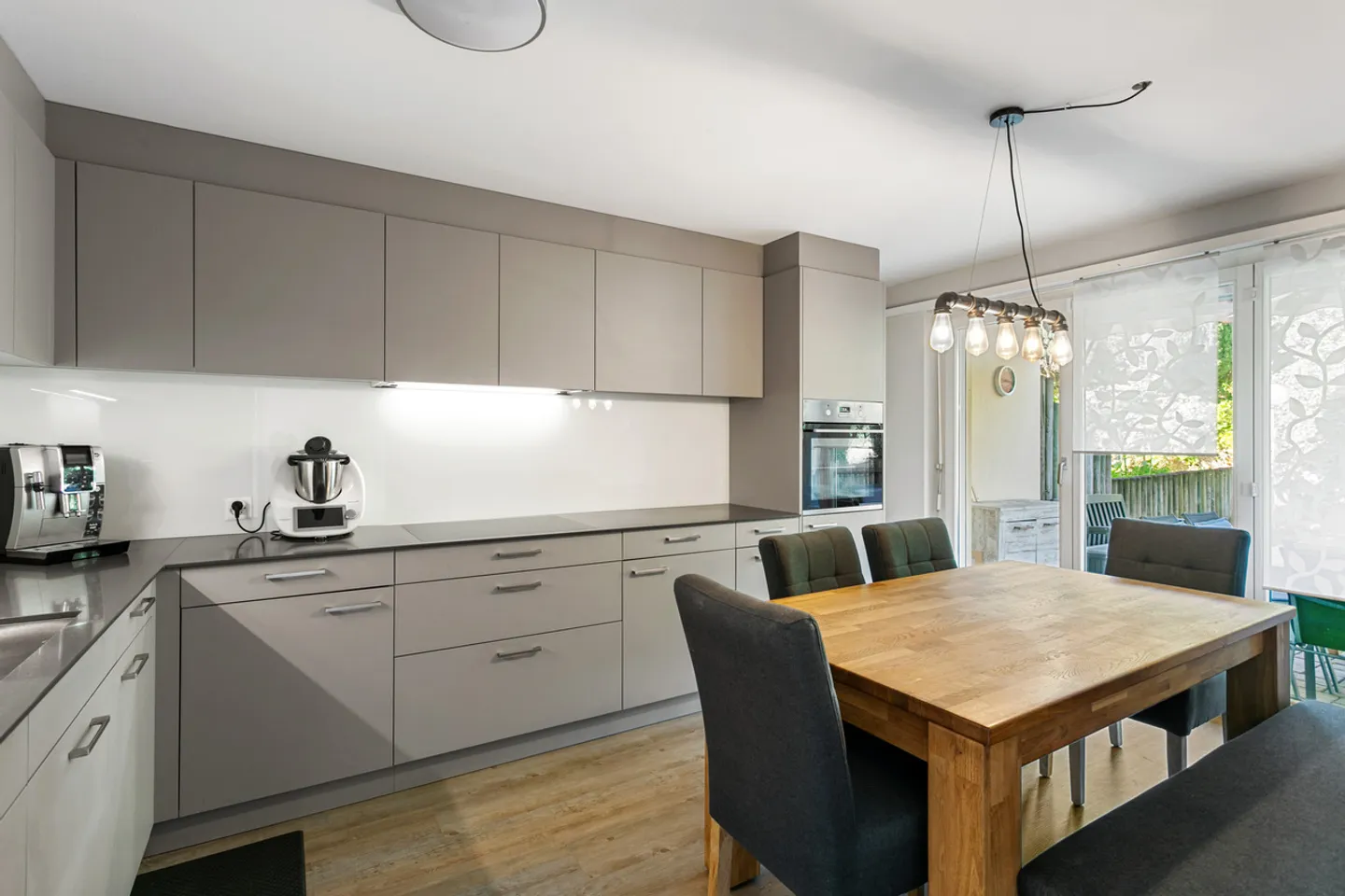 Platz für die ganze Familie - nachhaltig & modern - Foto 1 von 8
