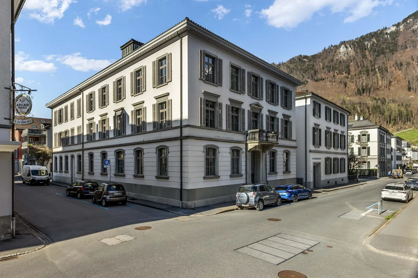 Espaces bancaires et de bureaux représentatifs - Photo 14 sur 15