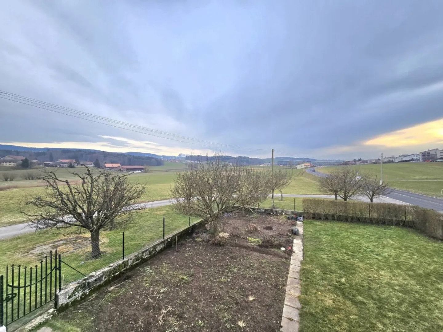 AVEC UN GRAND JARDIN PRIVÉ - Photo 1 sur 7