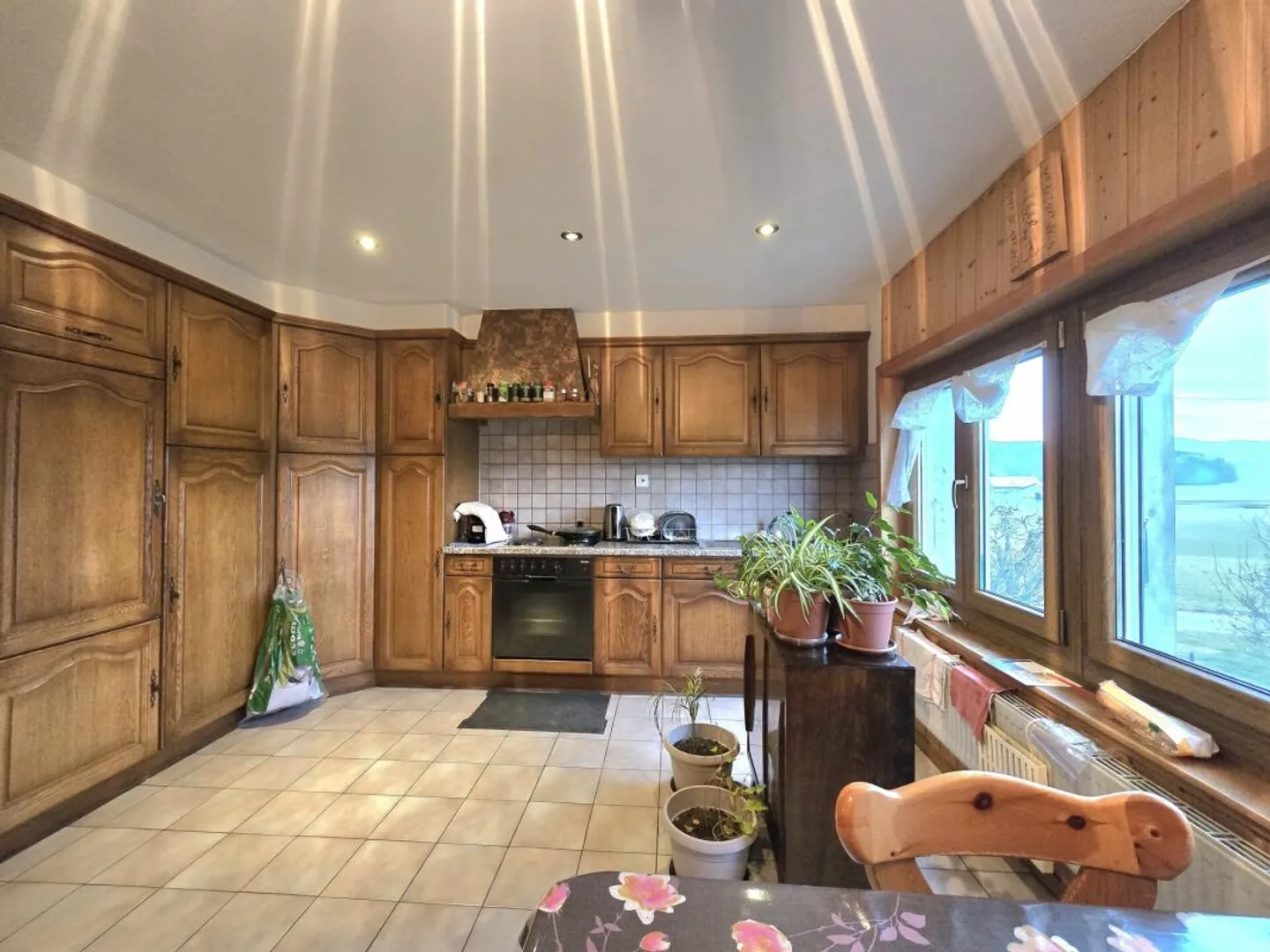 AVEC UN GRAND JARDIN PRIVÉ - Photo 2 sur 7