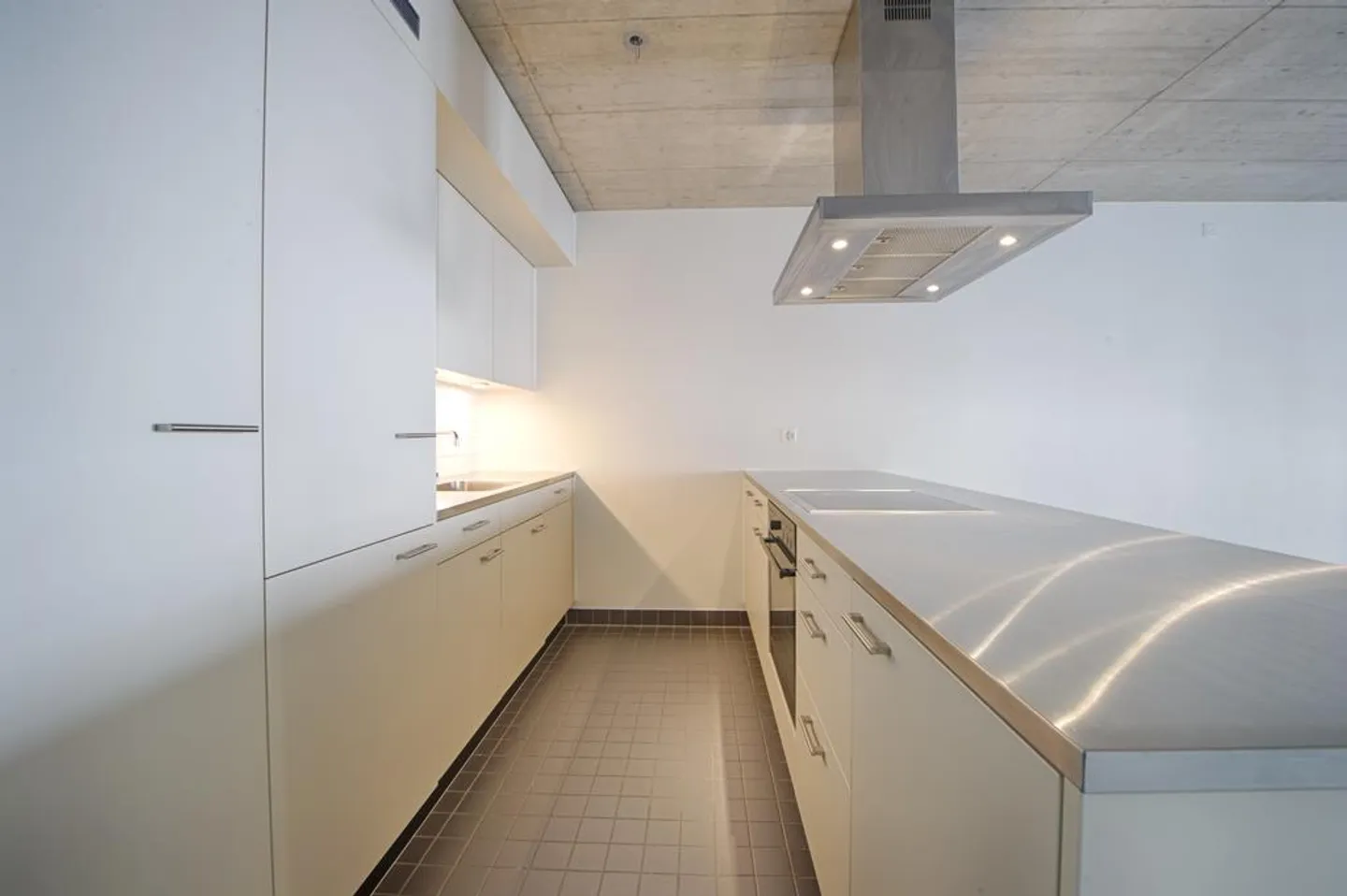 RENT WITHOUT DEPOSIT - Comfortable Living Near the Old Town - Photo 2 of 8