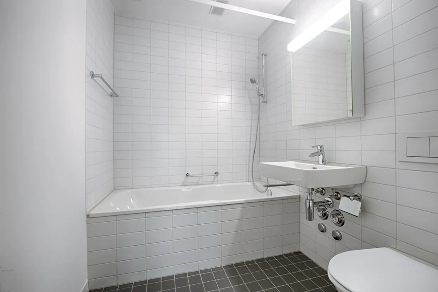 RENT WITHOUT DEPOSIT - Comfortable Living Near the Old Town - Photo 4 of 8