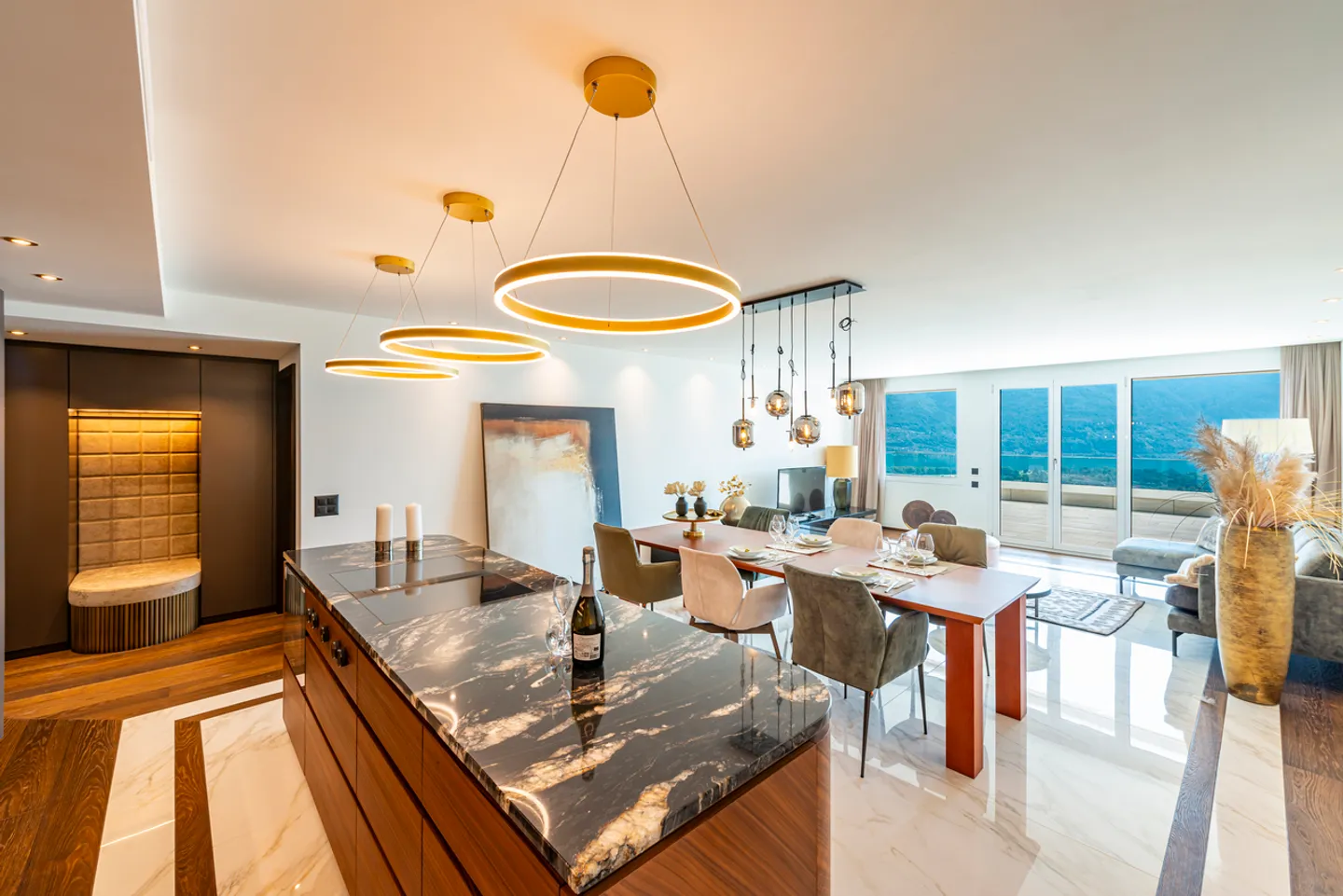 Luxury Apartment with Garden - Photo 2 of 18