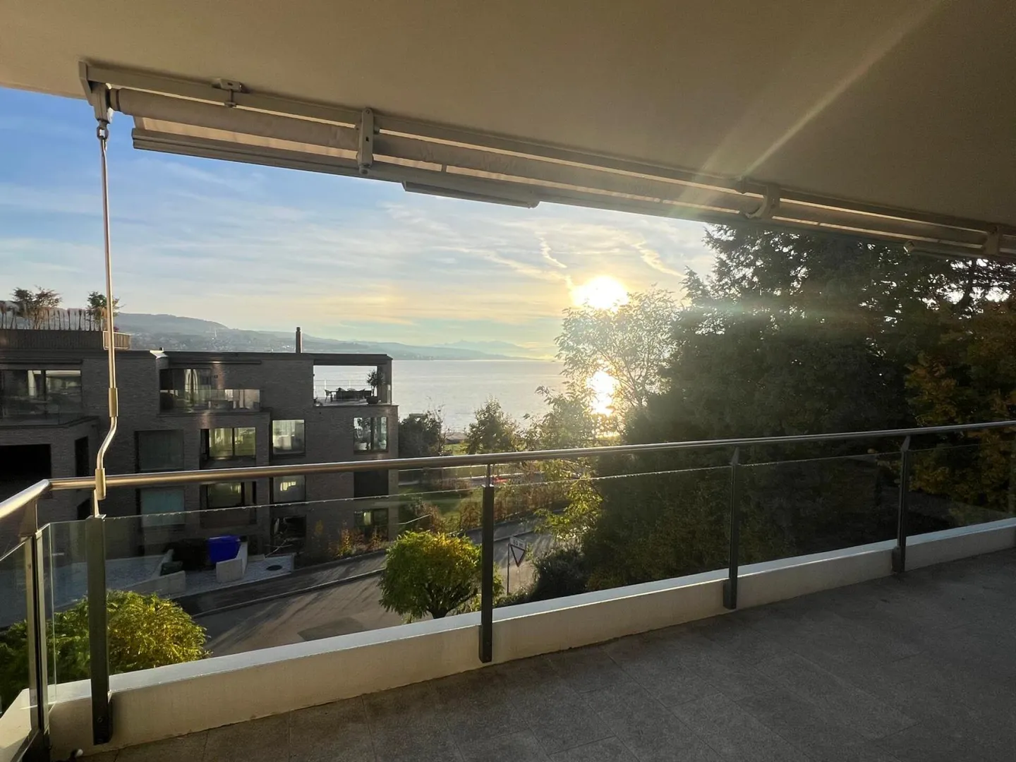 4.5-Zimmerwohnung mit traumhafter Seesicht in Oberrieden - Foto 6 von 13