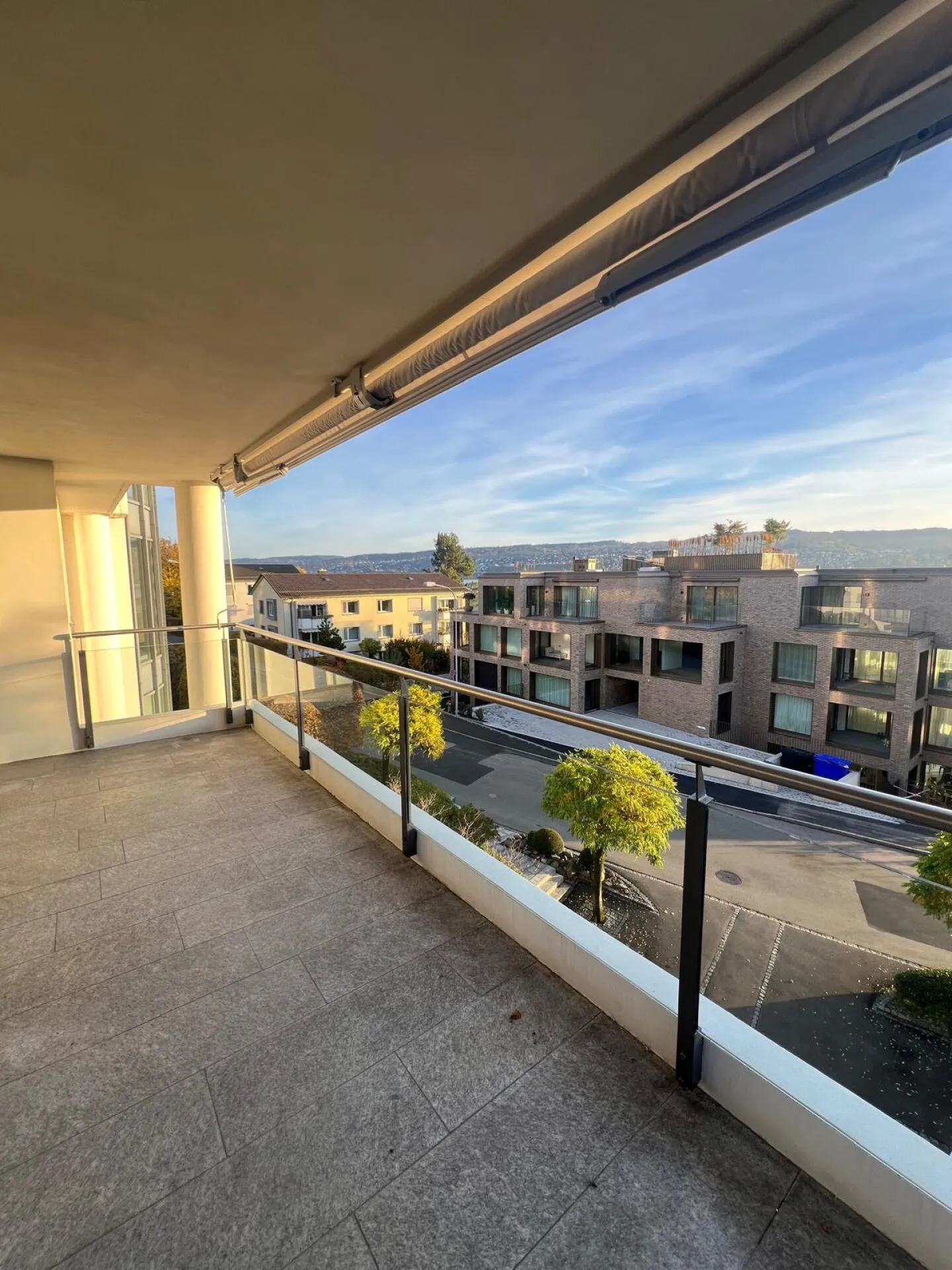 4.5-Zimmerwohnung mit traumhafter Seesicht in Oberrieden - Foto 7 von 13