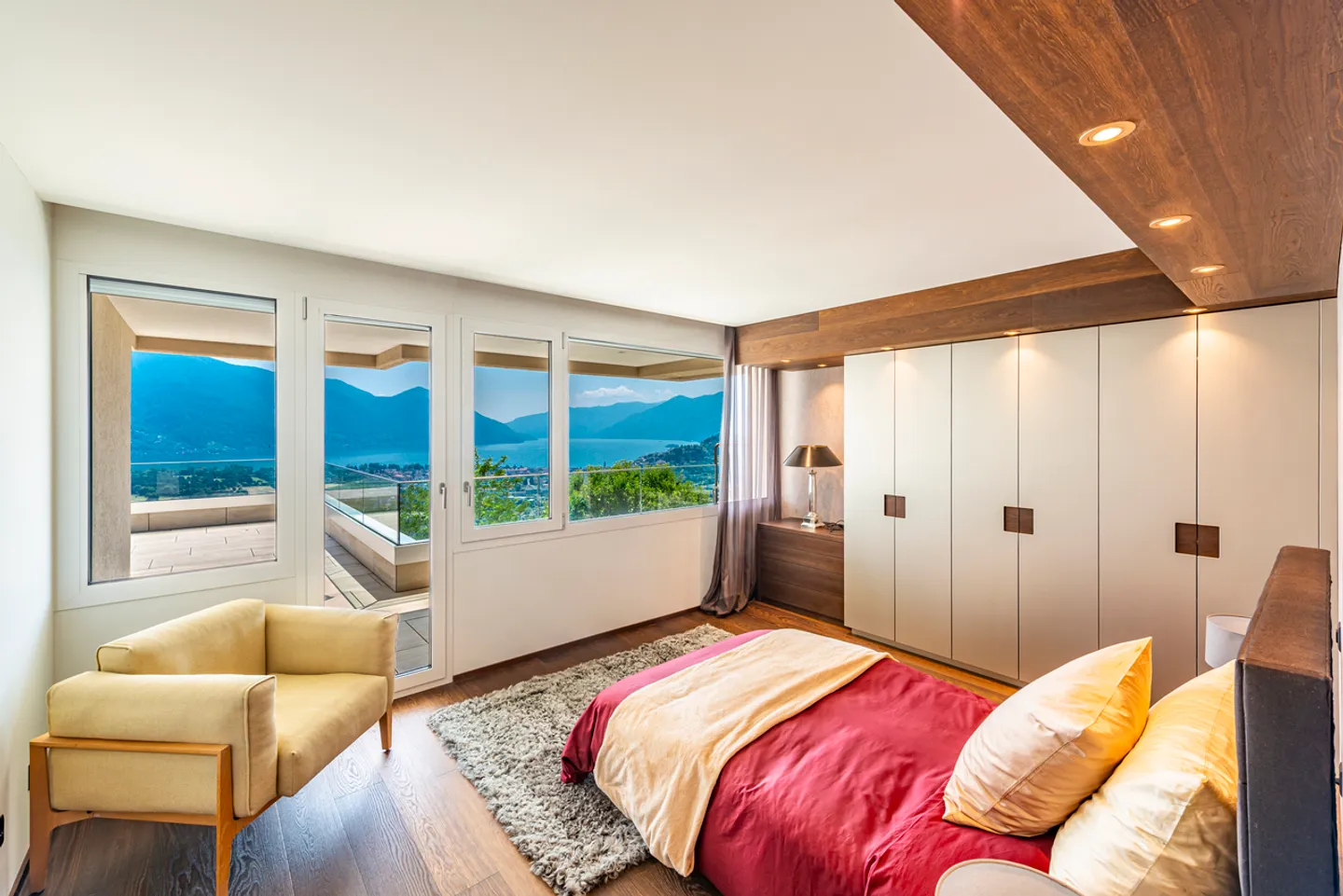 Luxury Apartment with Garden - Photo 8 of 18