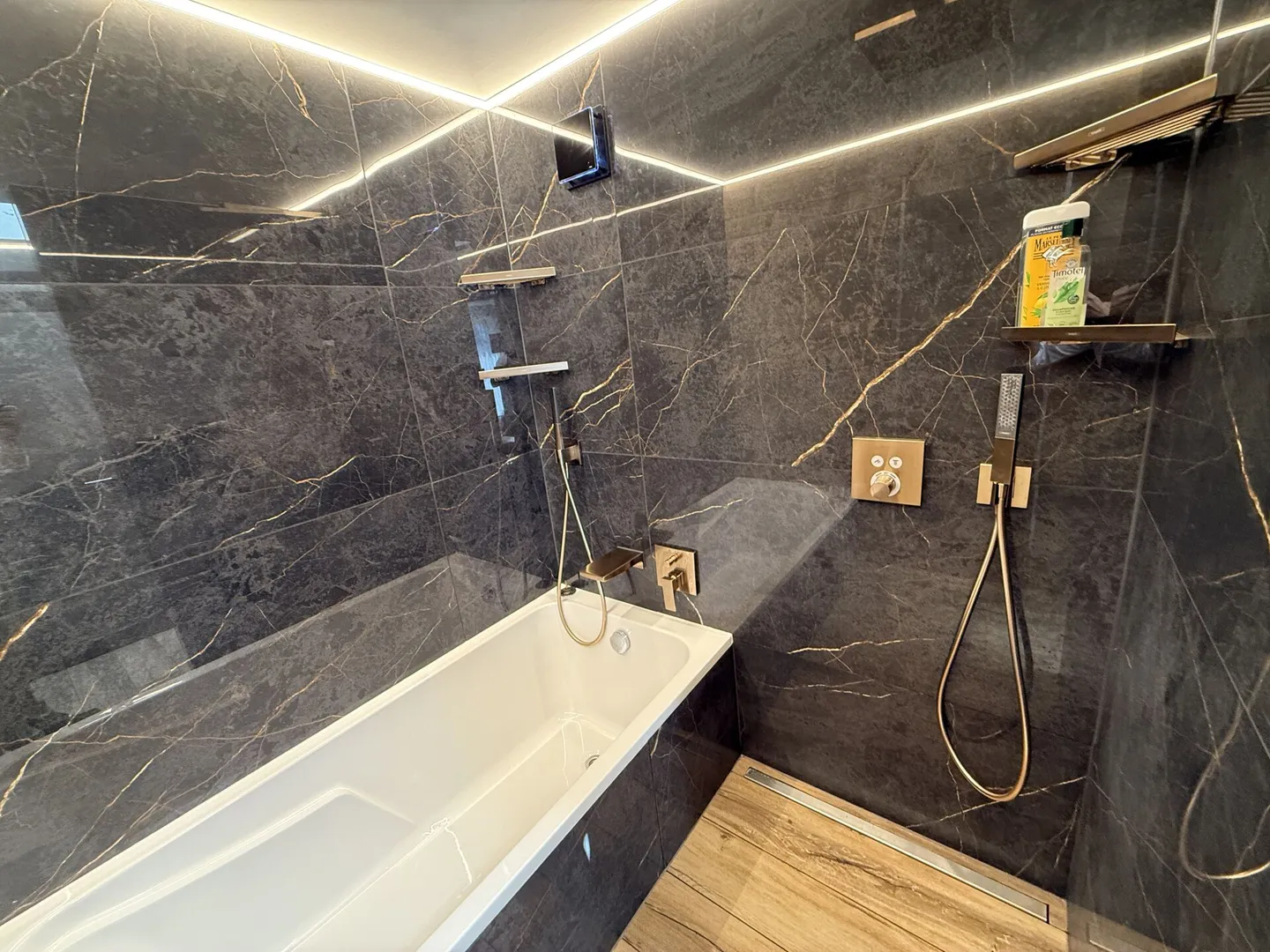 Moderno appartamento attico di 2,5 stanze - Foto 3 di 10