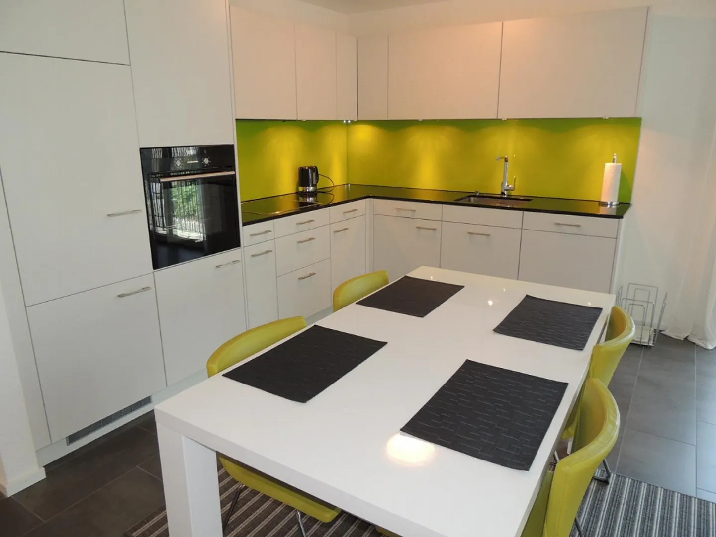 Appartamento 4½ locali 113 m² con balcone – Minergie – 10 min. Aeroporto di Zurigo - Foto 2 di 13