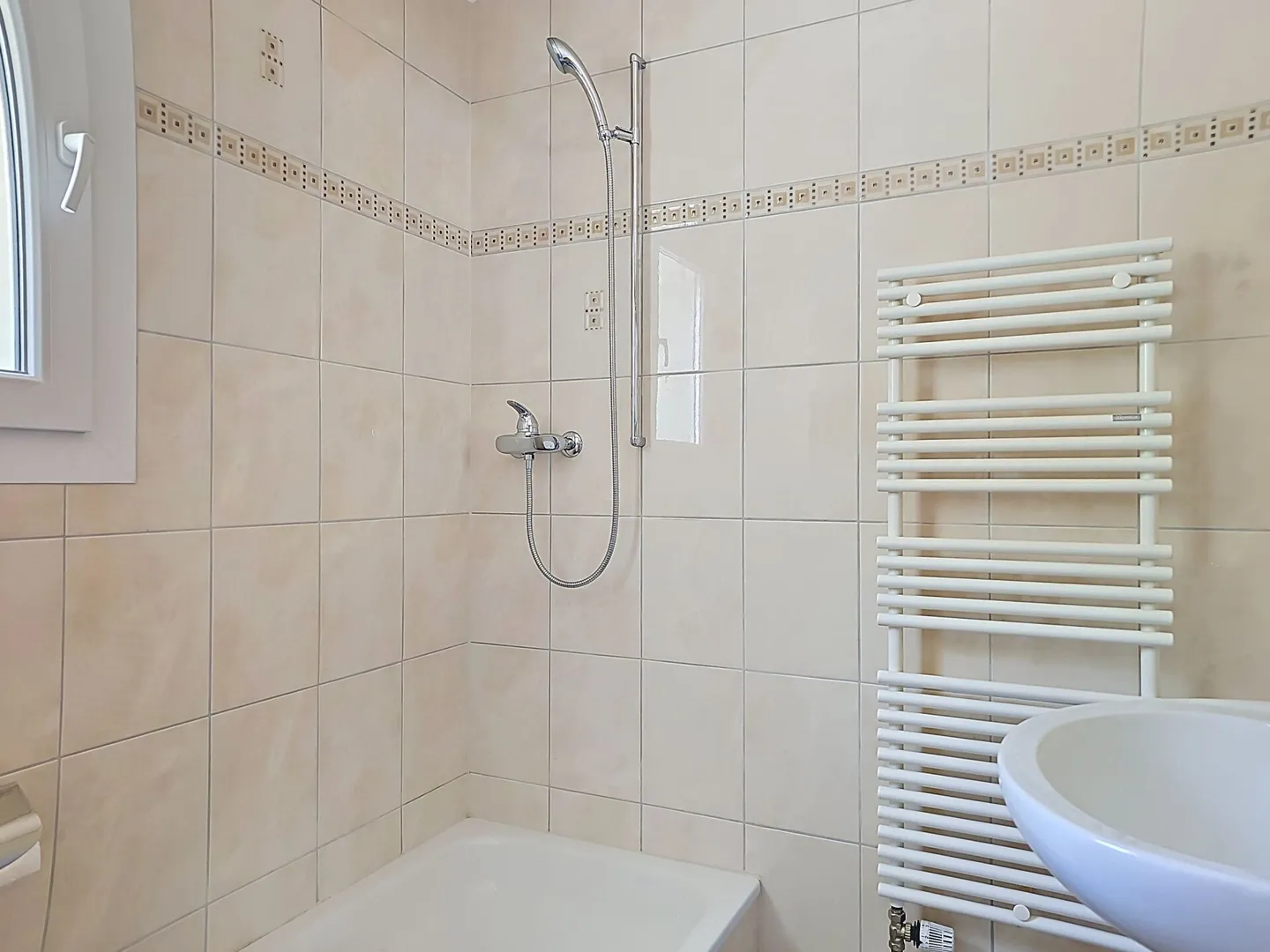 Magnificent fully renovated apartment close to the center - Photo 9 of 12