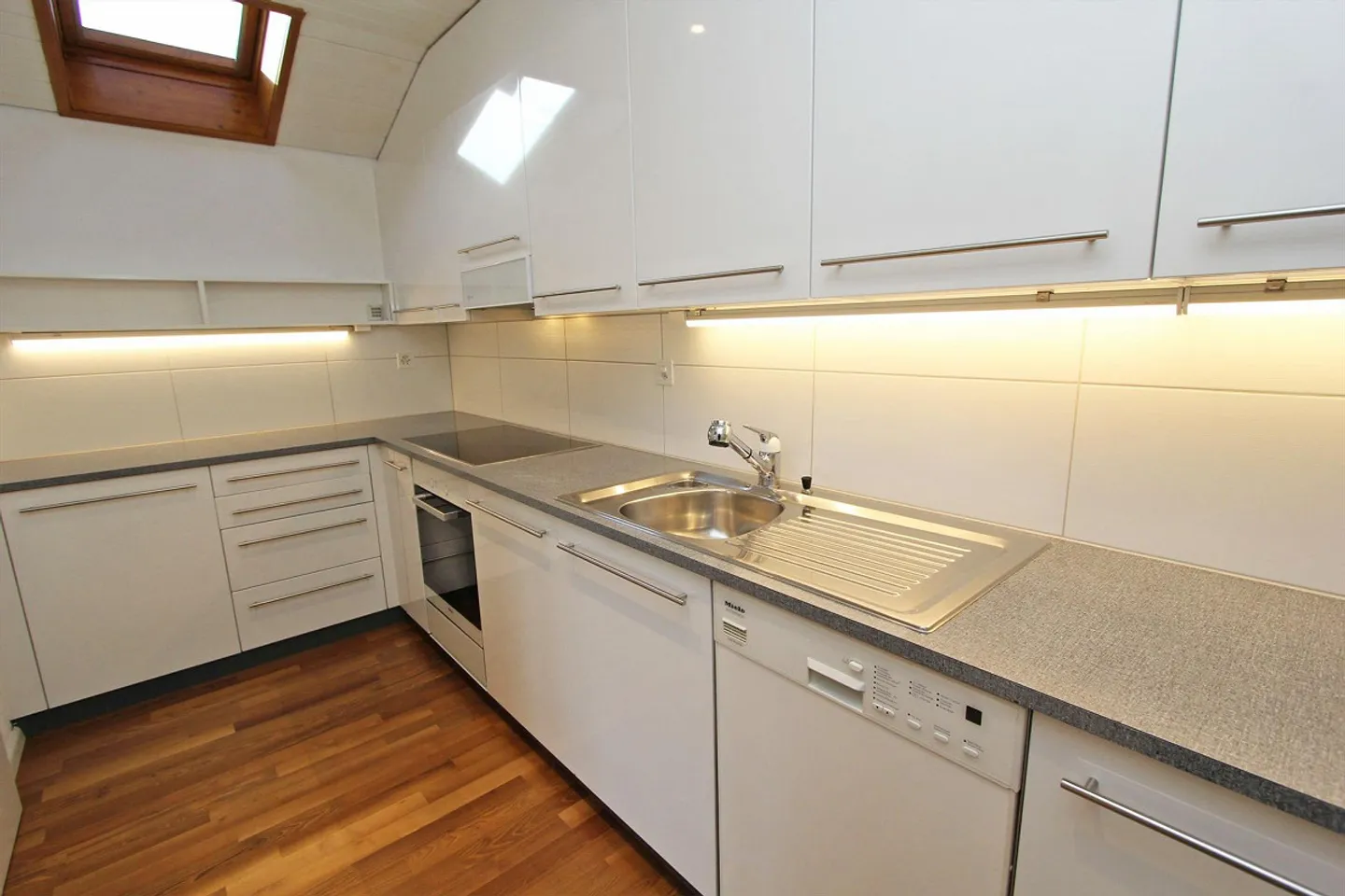 Luce, Spazio e Sensazione di Vita su Due Livelli - Foto 6 di 14