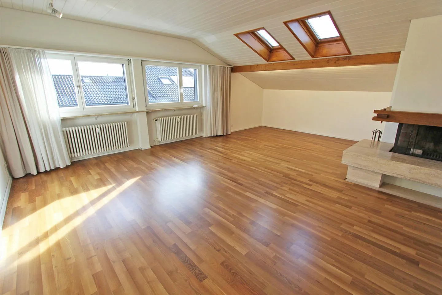 Luce, Spazio e Sensazione di Vita su Due Livelli - Foto 7 di 14