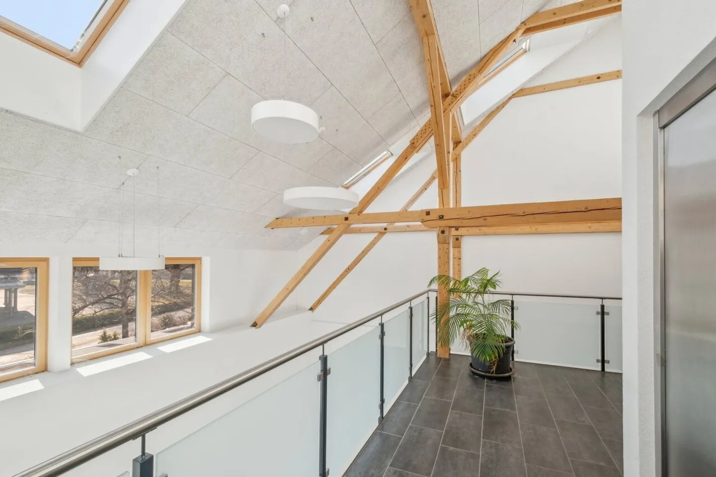 Immeuble à usage administratif, artisanal et commercial - Photo 6 sur 13