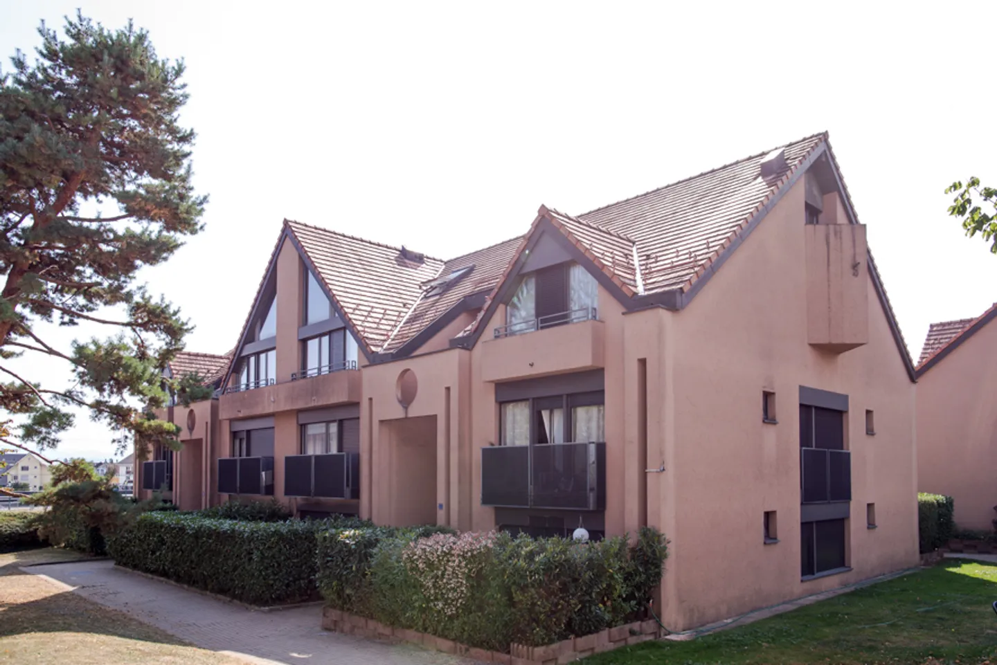 Posto auto coperto - Foto 2 di 3