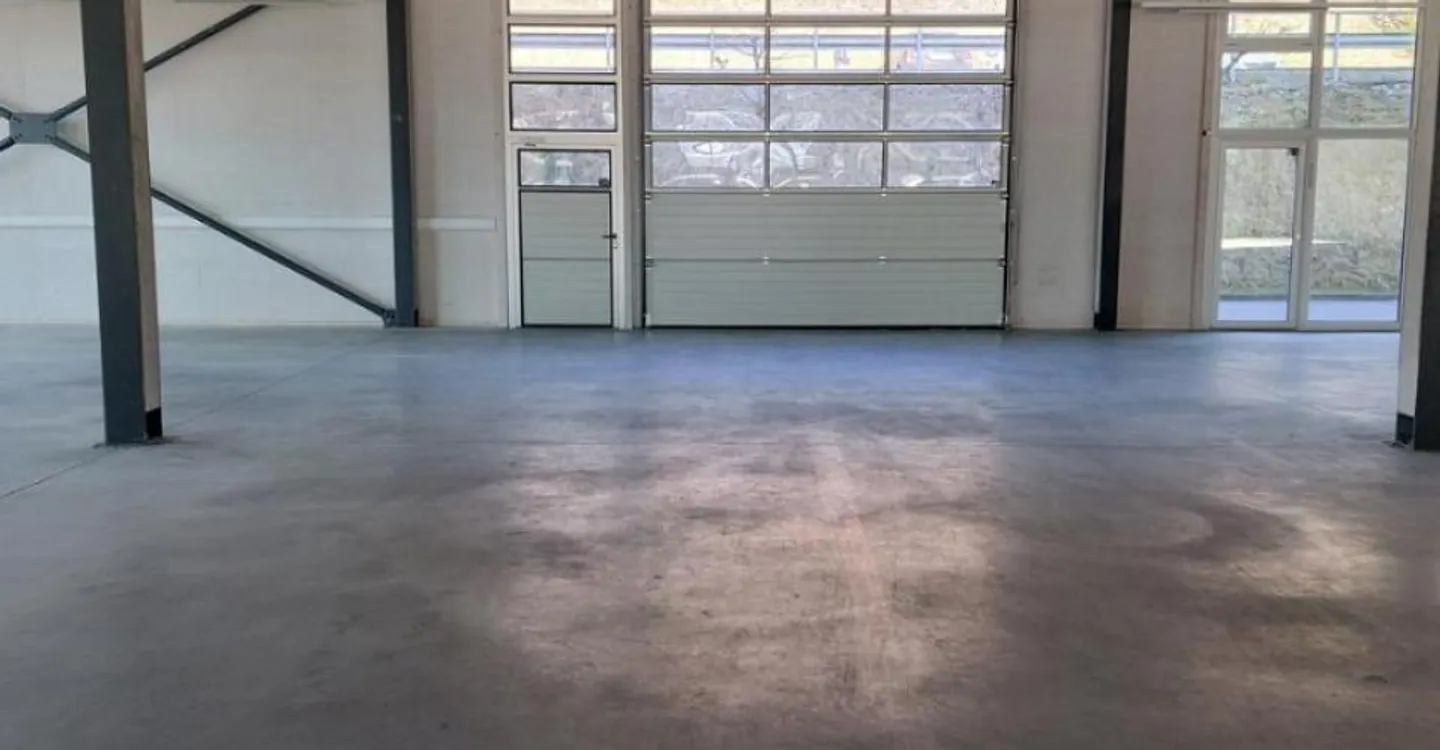 Espace Commercial Spacieux - Photo 1 sur 4