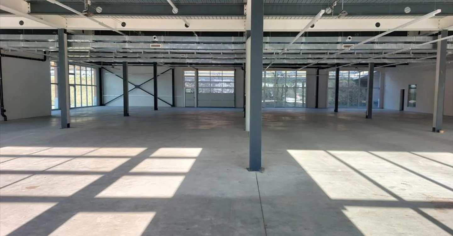 Espace Commercial Spacieux - Photo 2 sur 4