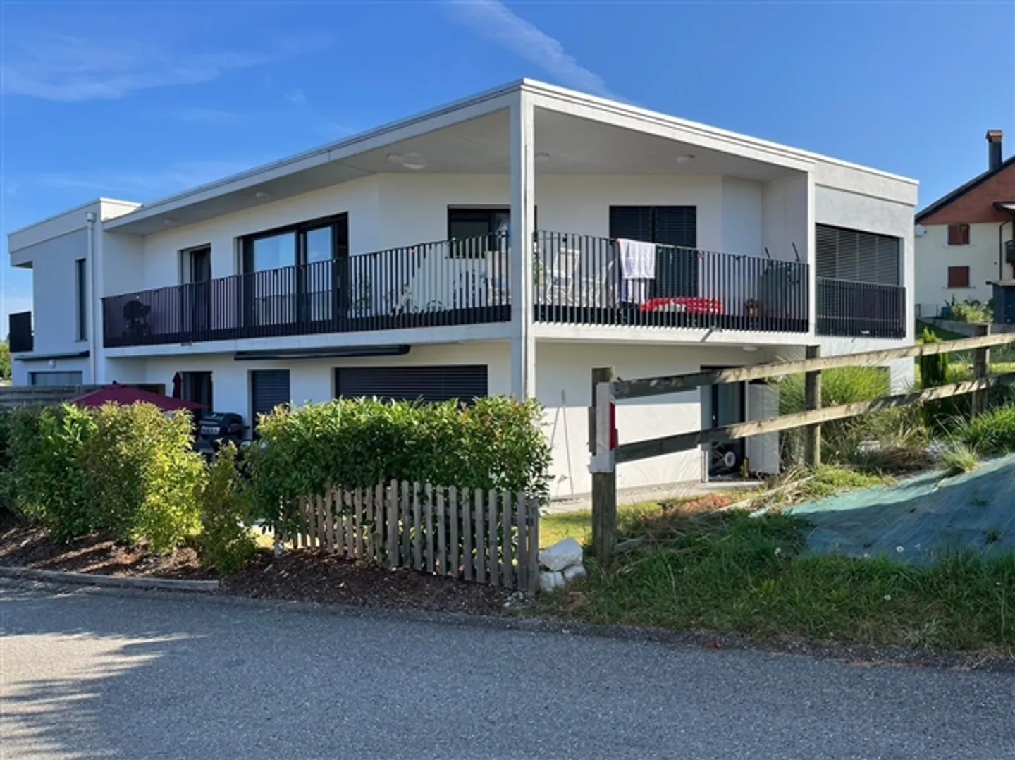 Large apartment of superior rank in a small building - Photo 1 of 4