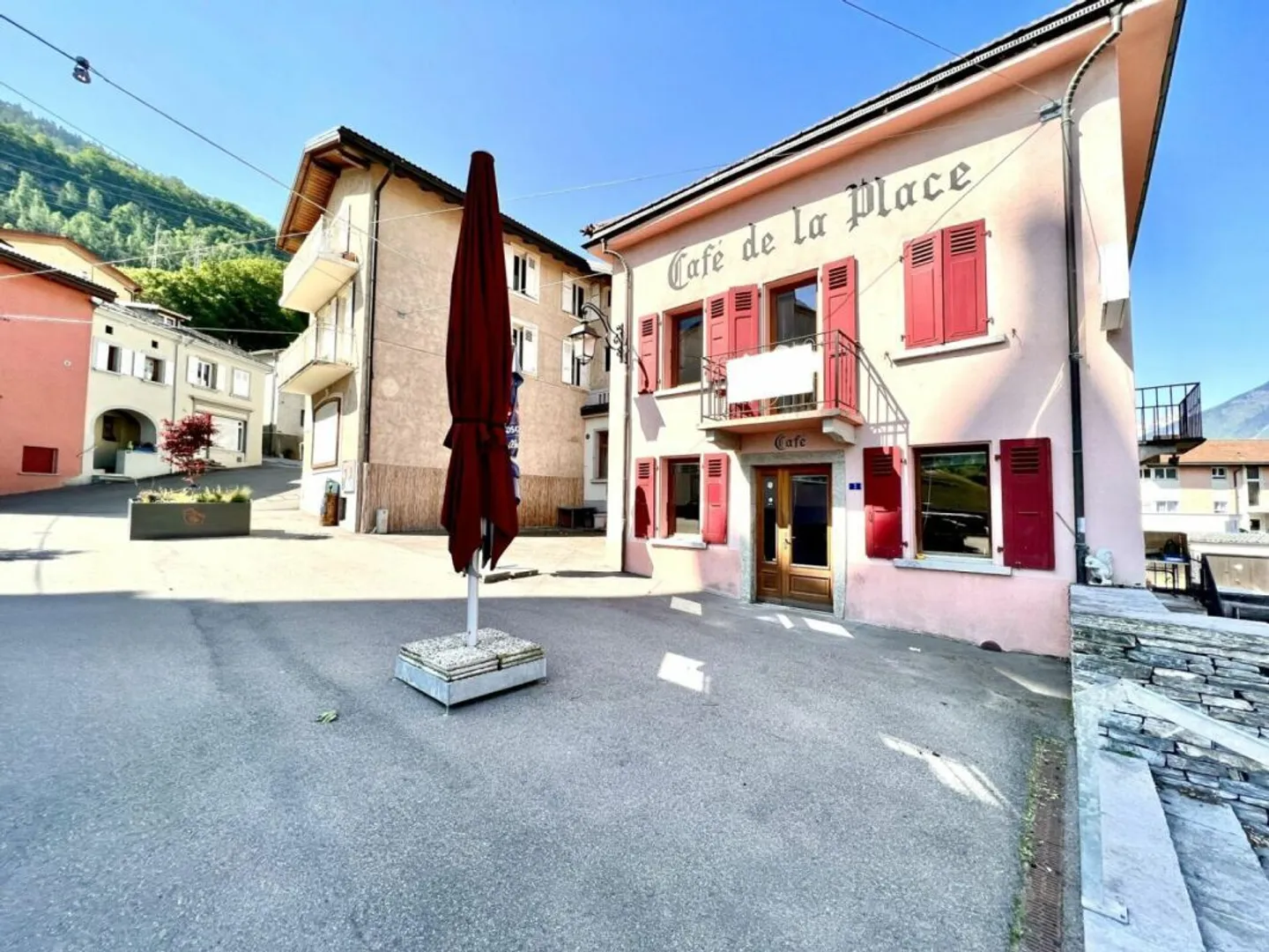 Casa nel villaggio con 6,5 stanze a Saxon - Foto 1 di 32