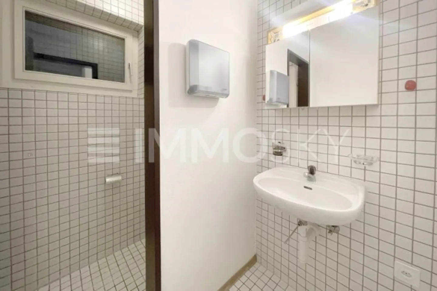 Super bureau à seulement 15 minutes du centre-ville ! - Photo 6 sur 7