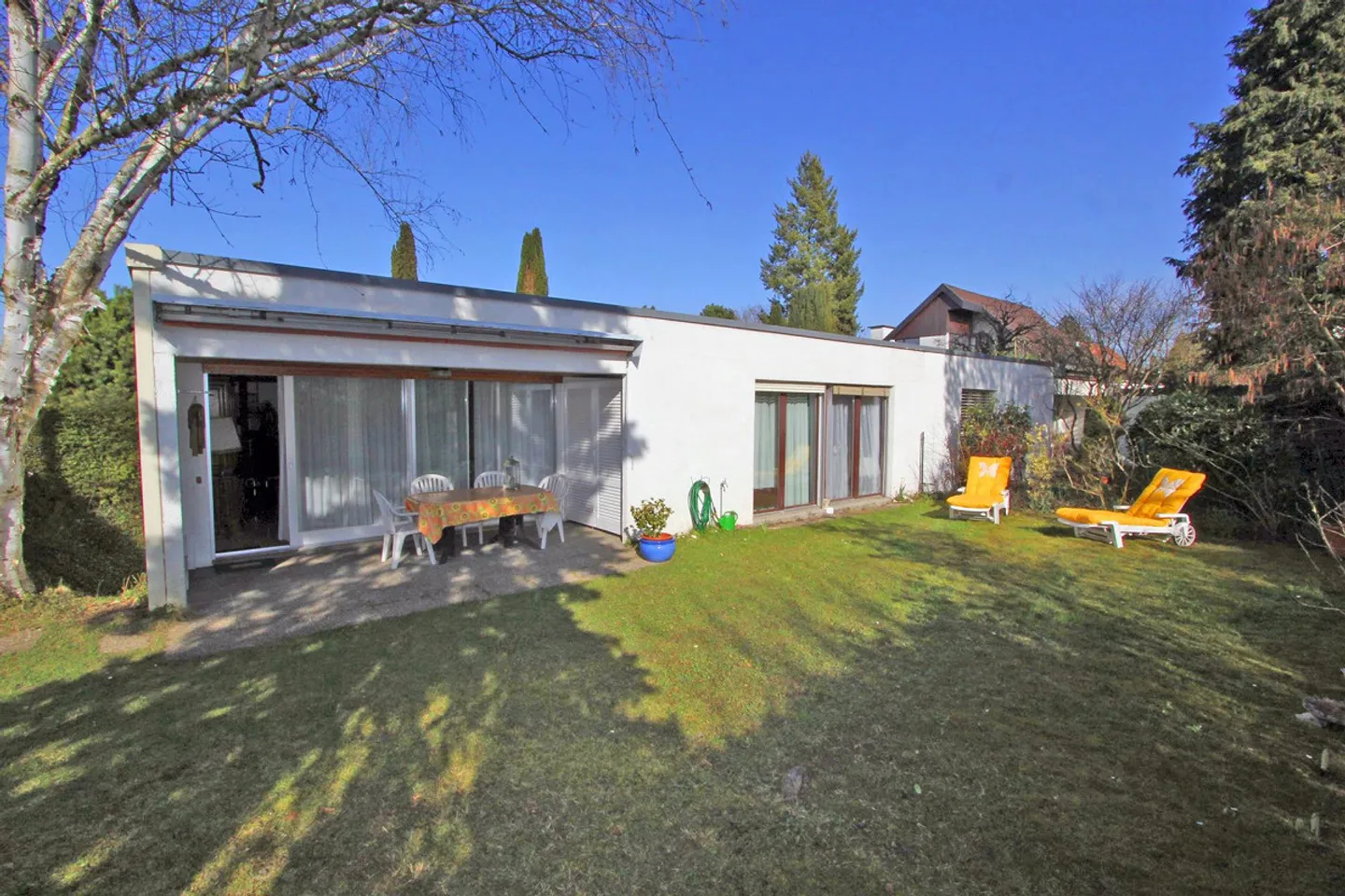 Rare bungalow house with hidden size - Photo 2 of 10