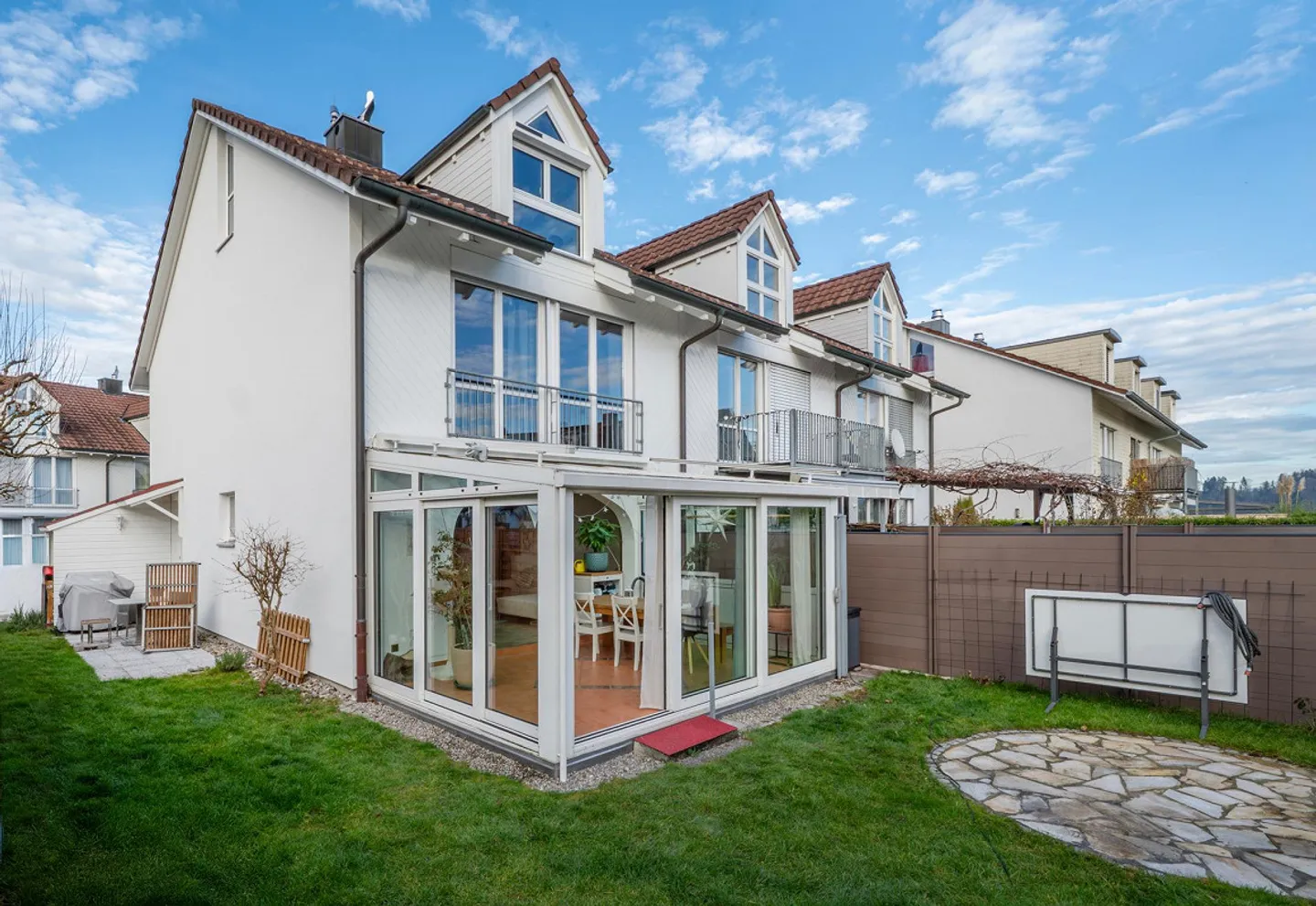 Row End House 5.5 Rooms - Photo 1 of 12