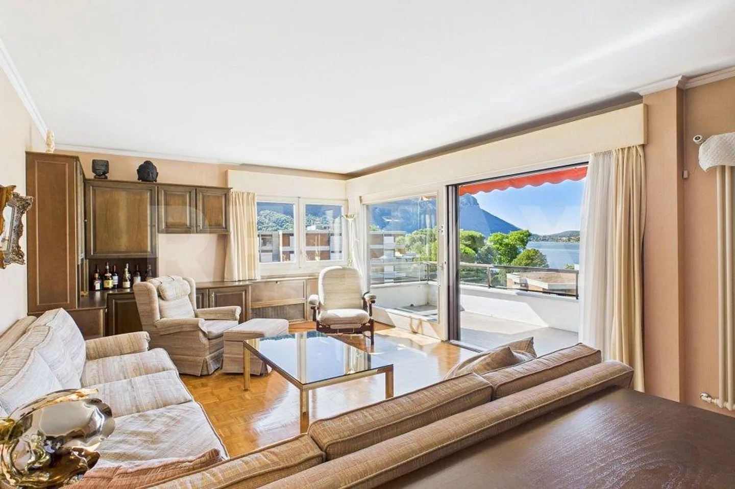 Elegant penthouse with lake view and direct access to the lake - Photo 4 of 13